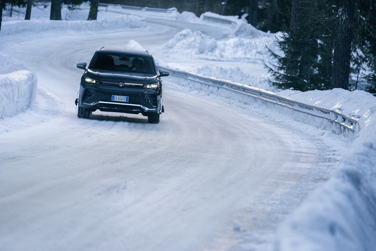 Merc B-Class on snowy road